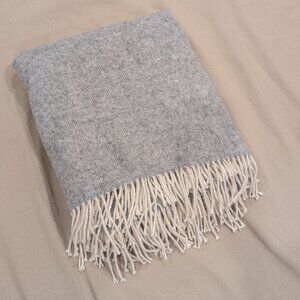Terry Town herringbone gray wool blend throw blanket (4' x 5')